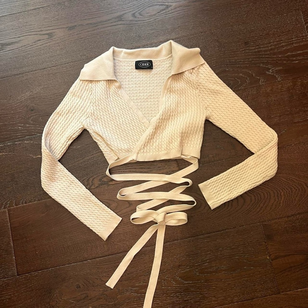 Cream knitted long sleeve with waist strap tie